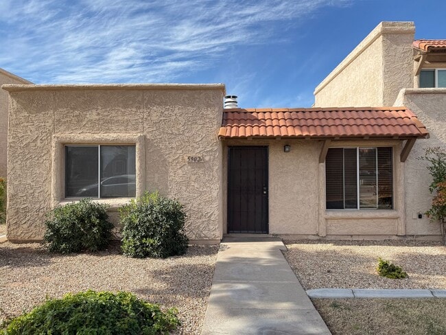 Building Photo - Beautiful END UNIT Scottsdale Townhome In The Heart Of Scottsdale