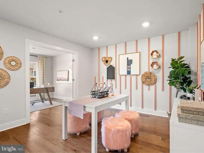 Photo - 727 Peony Ln