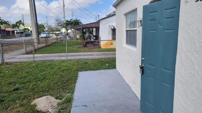 Photo - 100 NW 1st Ave House