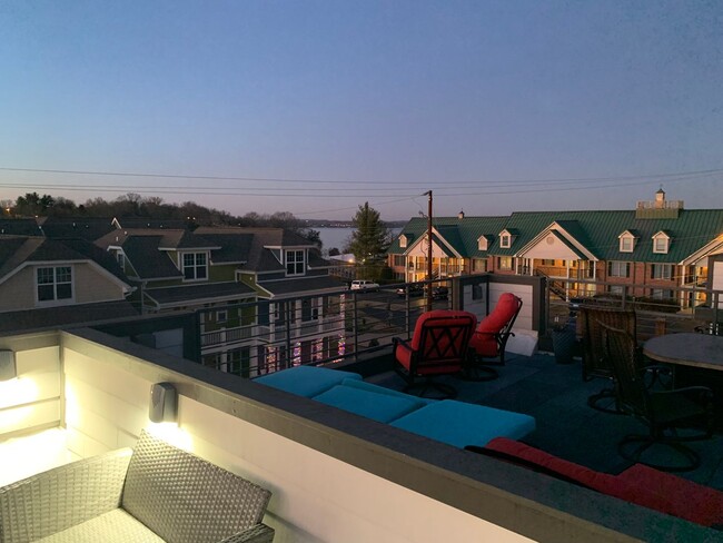 Photo - 3 Bed, 3.5 Bath Home w/ 2 Car Garage and Lake Views