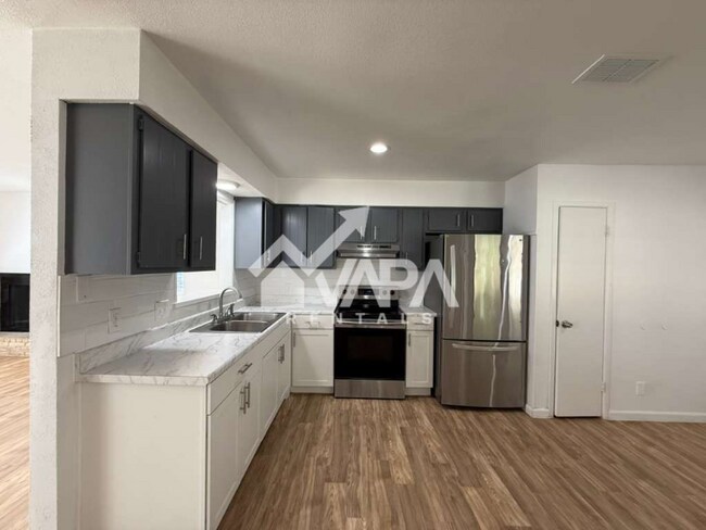 Photo - 302 Kingsman St