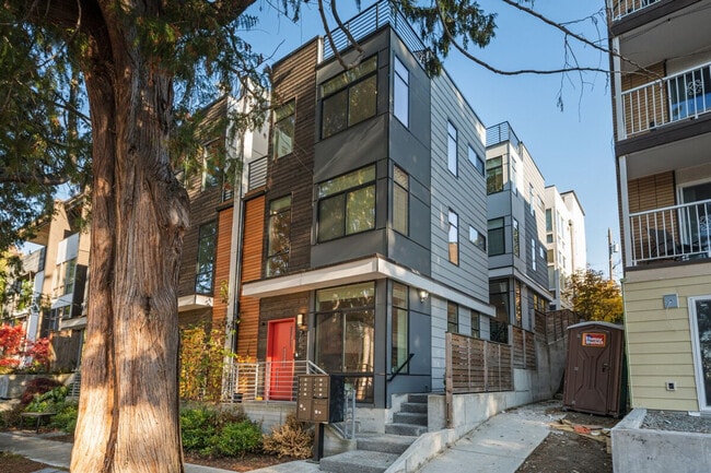 Photo - 764A Belmont Pl E Unidad GO FL4-ID1035944P