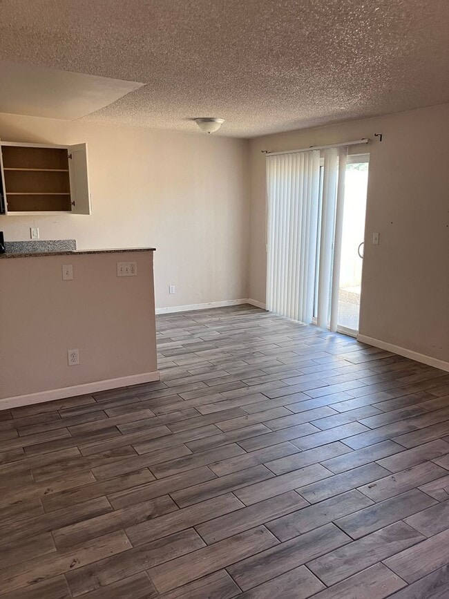 Photo - Coming Soon! Unidad 3036 Edith