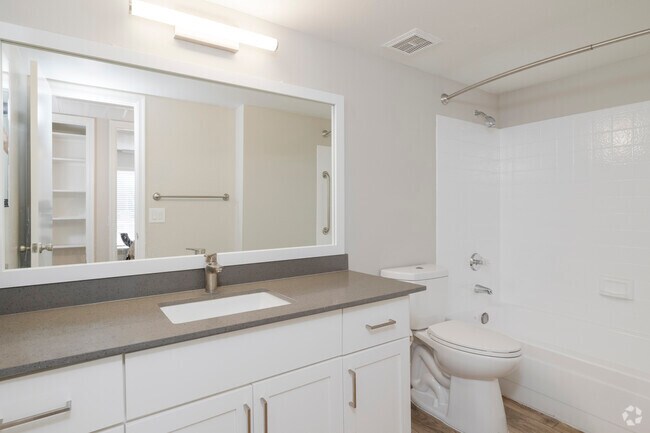 1BR, 1BA - 615SF - Bathroom - Cobblestone