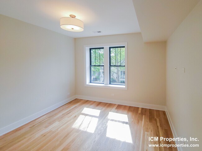 Photo - 3356 N Sheffield Ave Unit 3358-2 FP