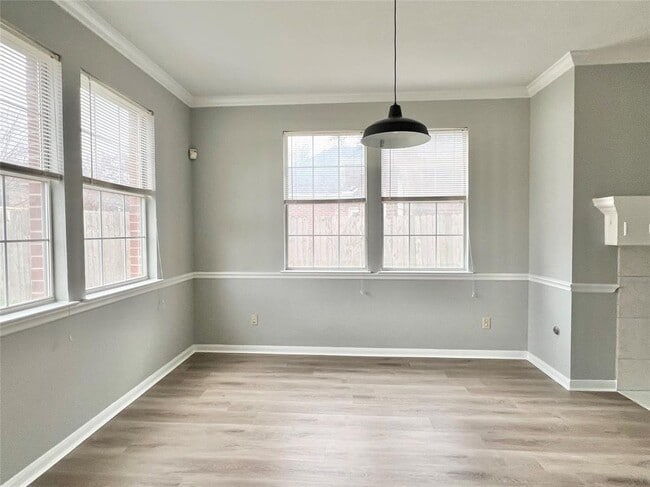 Photo - 1809 Springwater Dr