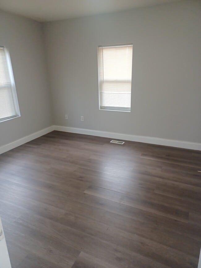 Photo - 10567 Decker Ave