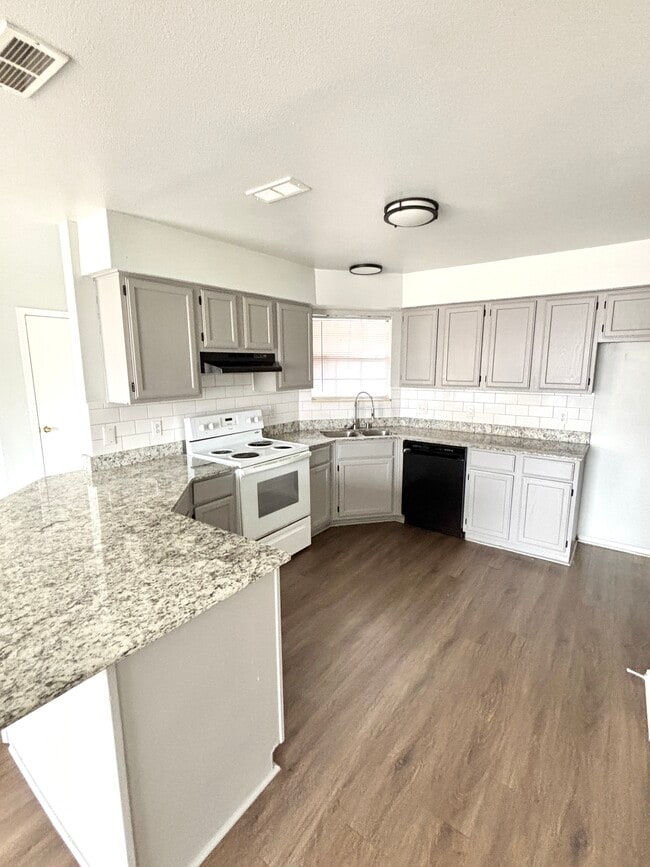 Photo - 2839 Adrian Ave Unidad B