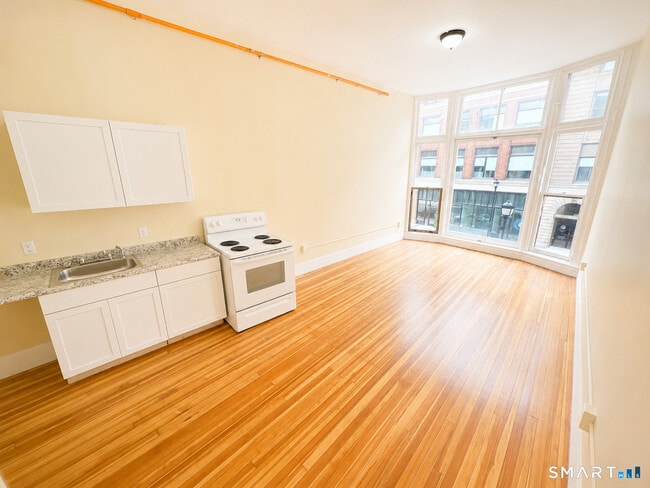 Photo - 105 Bank St Unit 2B