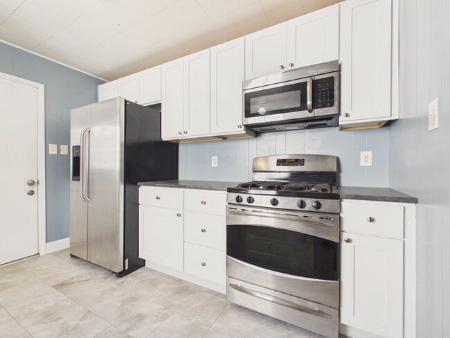 Photo - Large 4 Bedroom Single Family on Reily St.