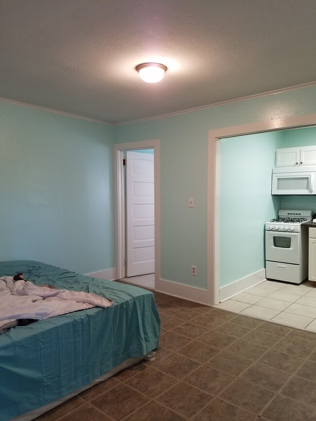 Sala de estar - 305 S Magnolia St Apartamentos