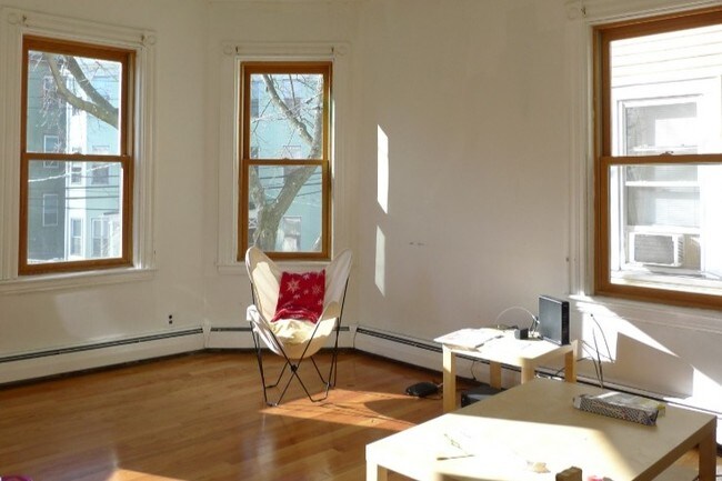 Apartments For Rent Near Boston University In Ma Photo 56 Calumet St Unit 2