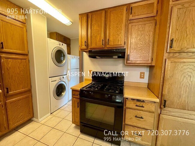 Photo - 995 Hartford Dr