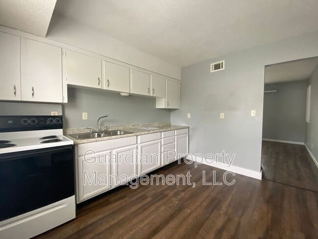 Photo - 523.5 W 7th St