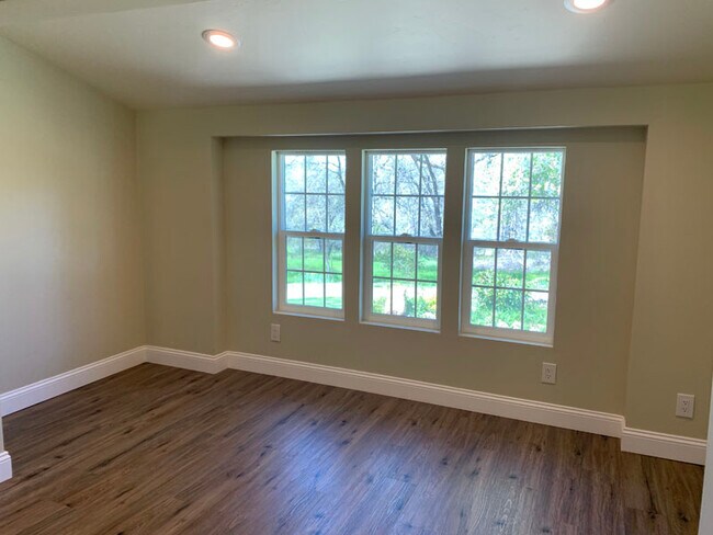 Photo - 2861 Smith Flat School Rd