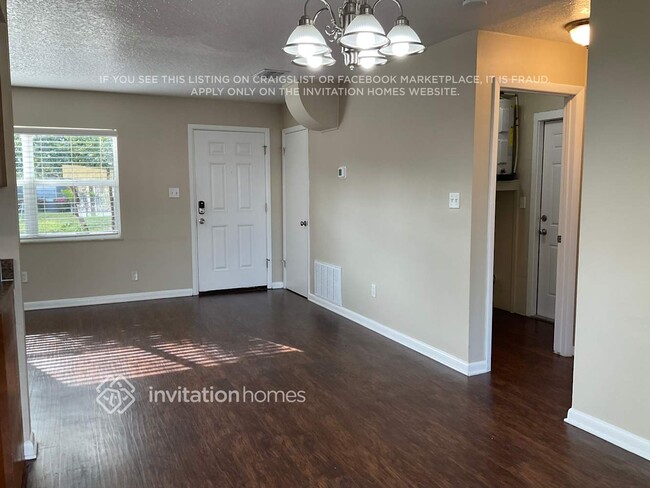 Photo - 2401 Driftwood Dr