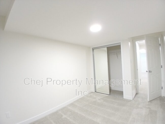 Photo - 6339 King Wynd SW Unit Lower