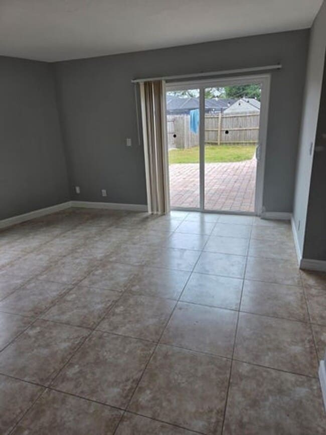 Photo - 18437 Spanish Isles Pl