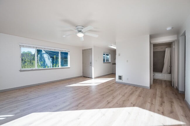 Photo - Affordable, Attractive 2-bed in a small Complex