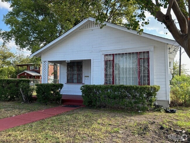 Building Photo - Newly renovated 3 bed/1 bath house for lea...