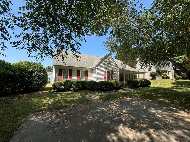 Building Photo - 3BR House with Community Pool