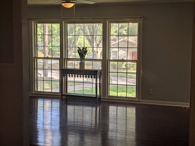 Photo - 901 N Azalea Dr