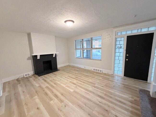 Photo - 2233 Brownsville Rd