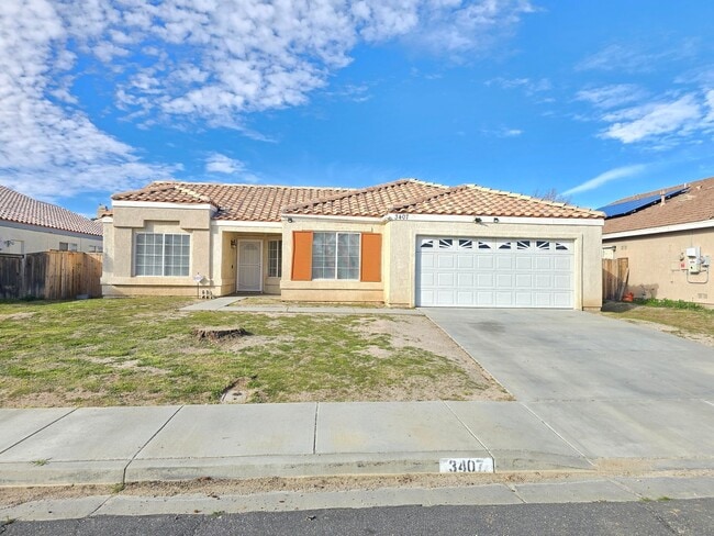 Building Photo - Beautiful 4-Bedroom / 2-bathroom Single-Family Home for Rent