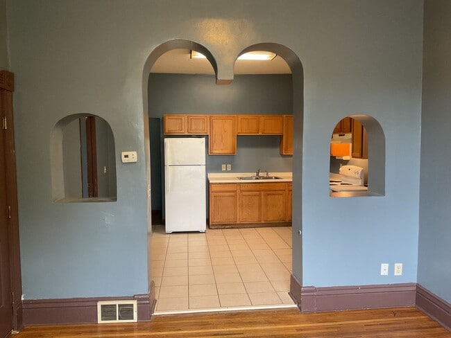 Photo - 512 Beaumont St E