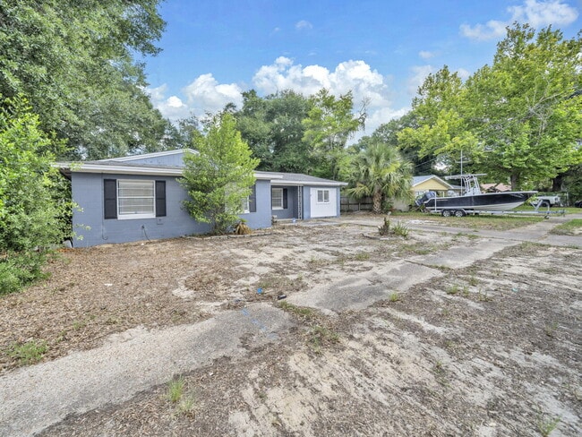 627 Ferretti Ave