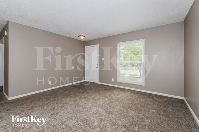 Photo - 733 Watersedge Dr