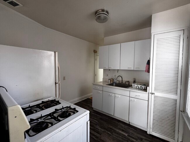 Photo - 2540 N Halsted St