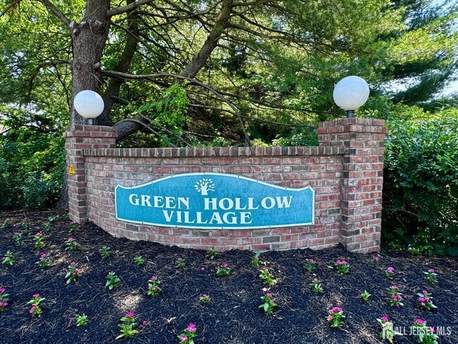 Building Photo - 311 Green Hollow Dr Rental