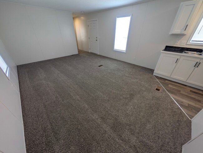 Photo - 16016 Villaire Ave