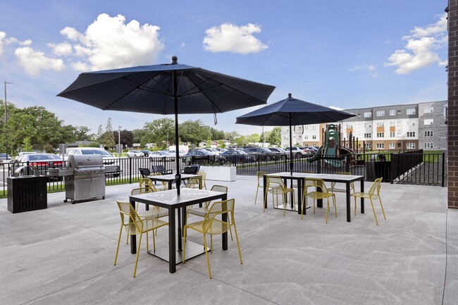 Outdoor Patio - Callisto Commons