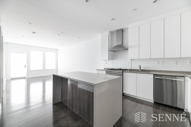 Building Photo - 2 W 6th St