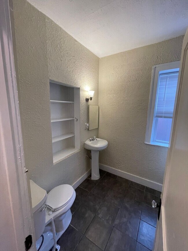 Photo - CASS D Apartments-5338 Unit 16