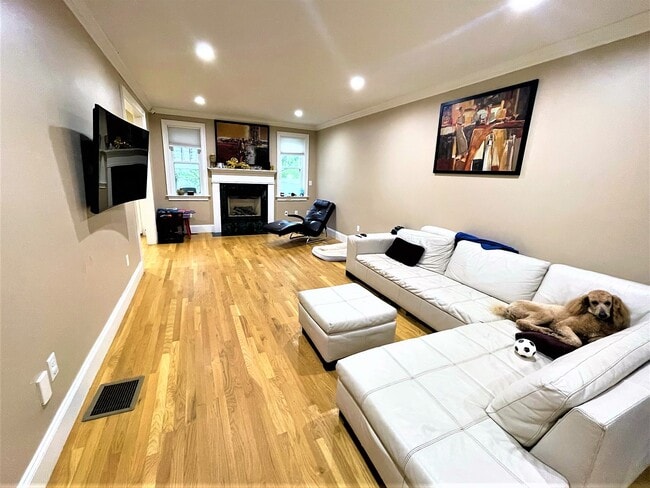 122 Columbia Ave