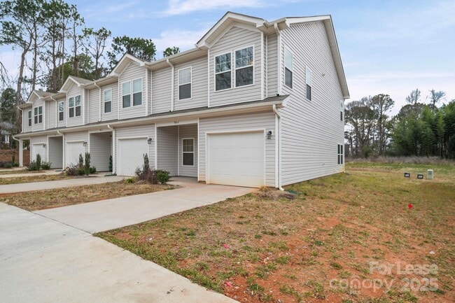 Photo - 916 S Battleground Ave