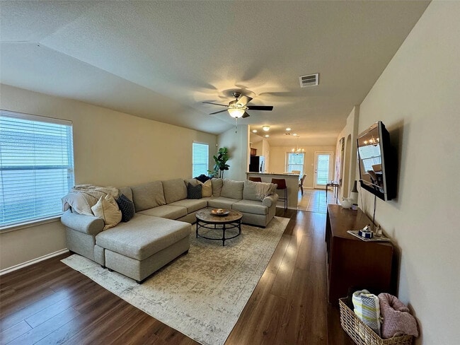 Photo - Room in House on Nottingham Loop