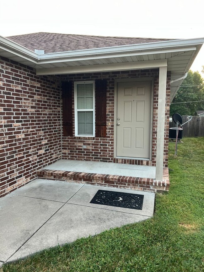 Photo - 3 bedroom, 2 bathroom, 2 car garage duplex in Republic