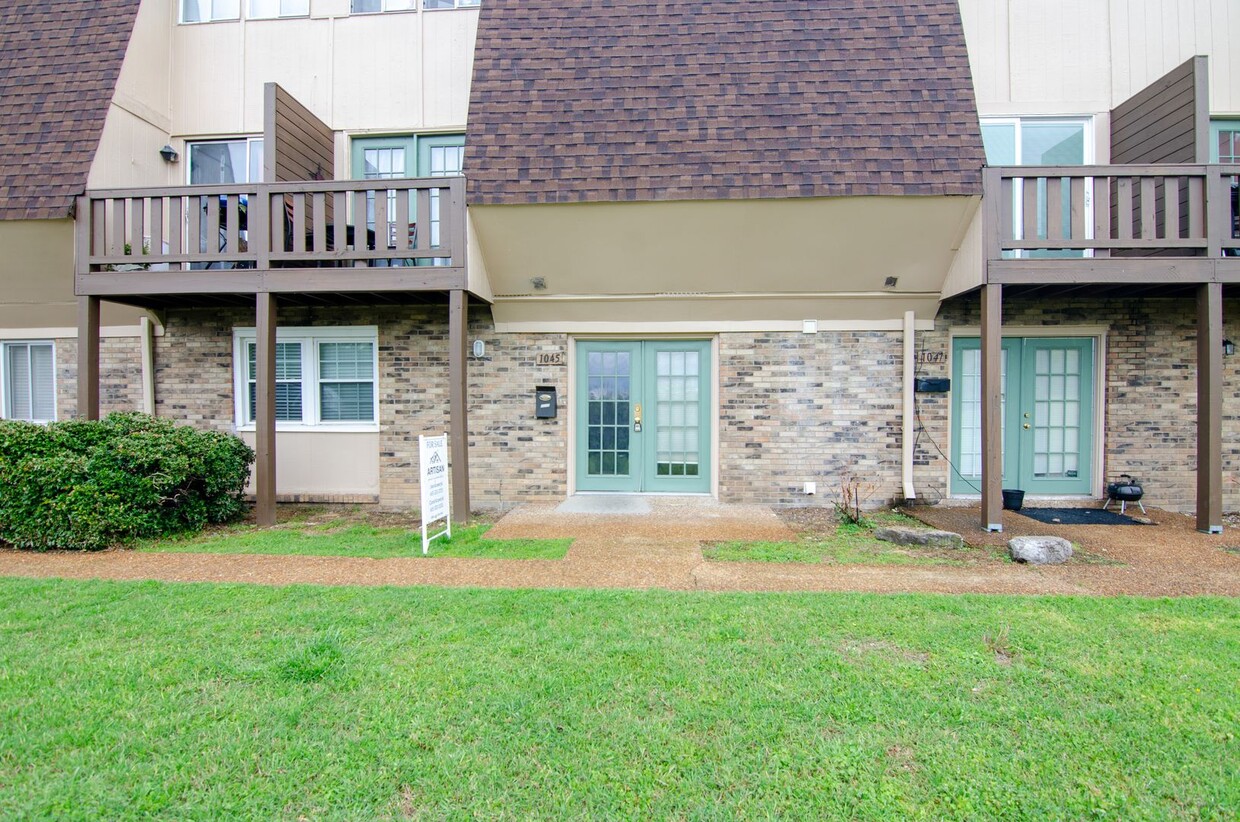 Updated condo in convenient location - Updated condo in convenient location