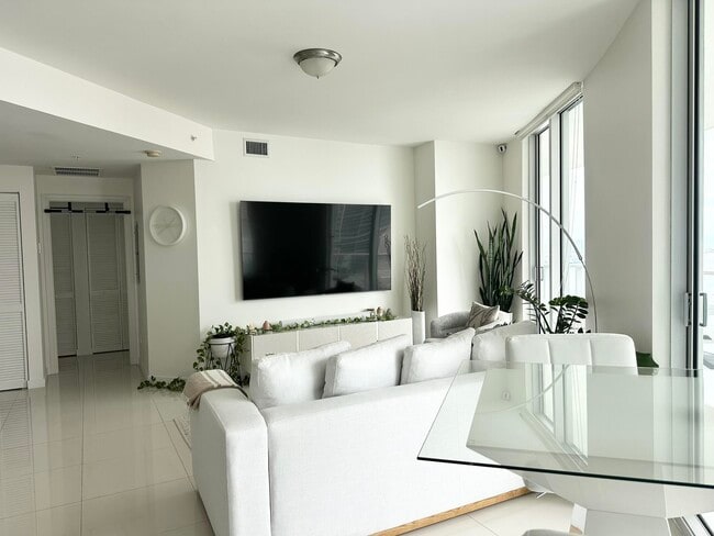 Photo - 300 S Biscayne Blvd Unidad T-2208