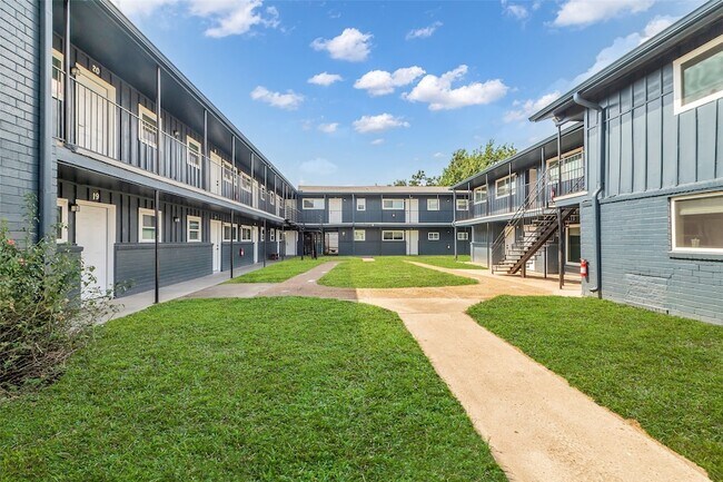 Building Photo - 4706 Yellowstone Blvd Unit 4 Rental
