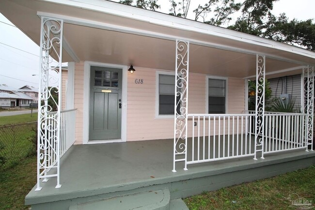 Photo - 618 N B St