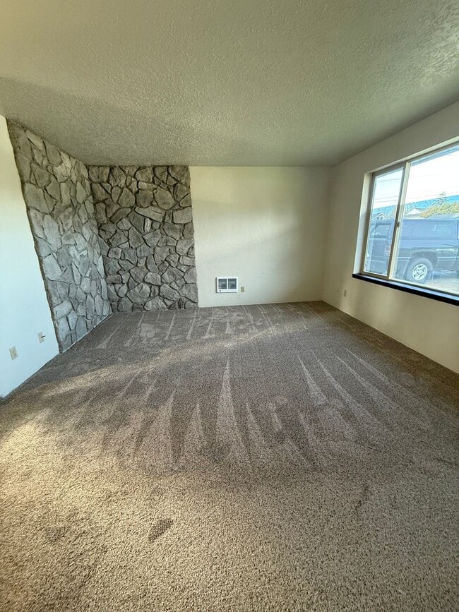 Photo - 407/422 SE Hankel St Unit 407