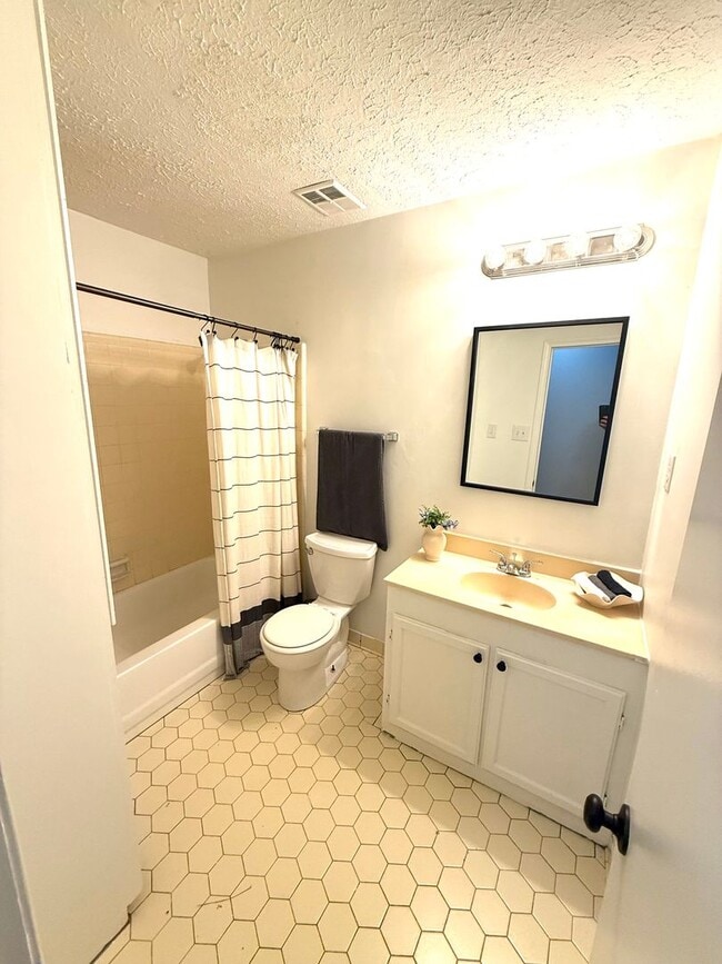 Photo - ** 4 Bed 3 Bath located in Prattville ** Call 334-366-9198 to schedule a self-tour