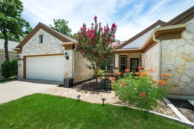 Building Photo - 202 River Rock Dr