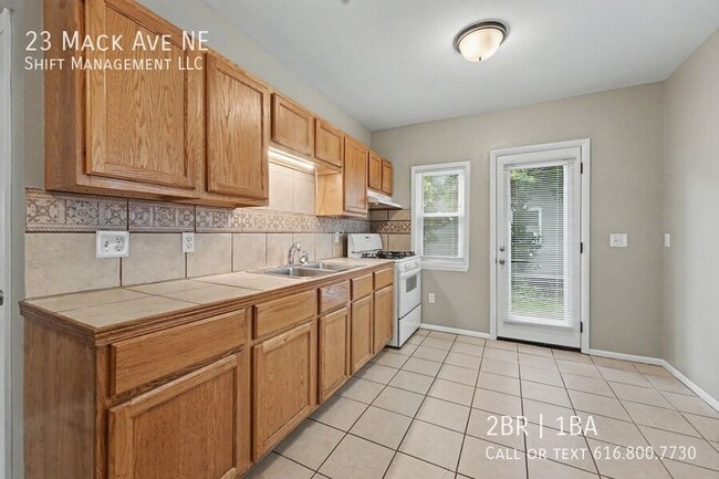 Photo - 23 Mack Ave NE