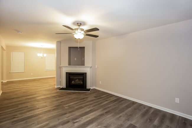 Photo - 926 Ramsgate Dr SW